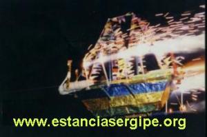 Barco de fogo tradicional nas festas juninas de Estancia em Sergipe